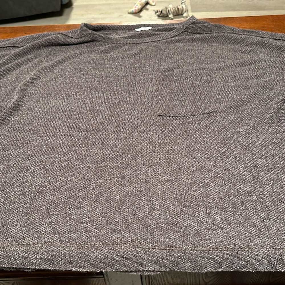Top by ChicSoul size 2x. Very stretchy. Cute with leggings.